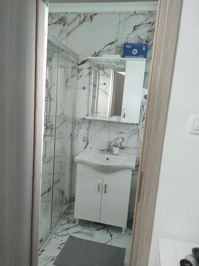Happy Room Карловаць Екстер'єр фото