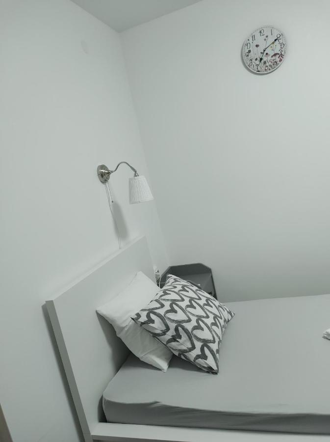 Happy Room Карловаць Екстер'єр фото